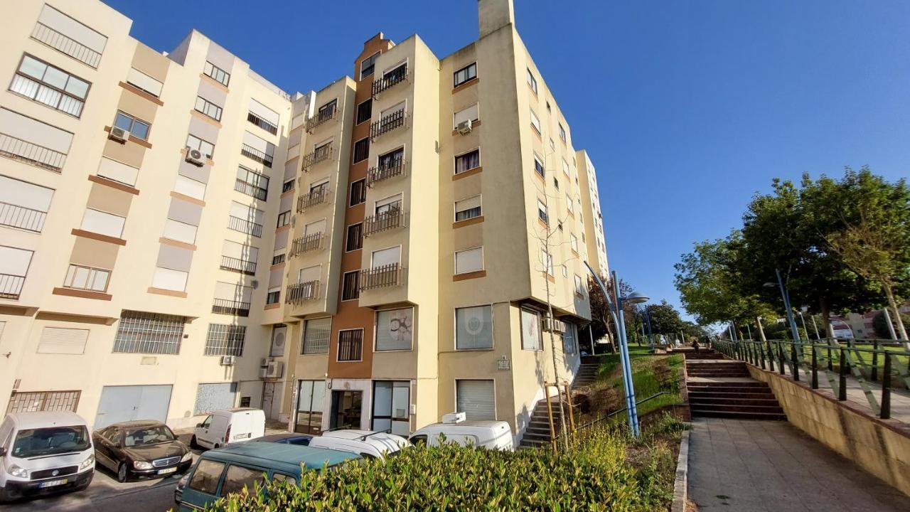 Apartamento Enjoy Lisbon Cascais Sintra 1200 Metres To Metro Blue Line Sintra Rail Line Free Parking Amadora Exterior foto
