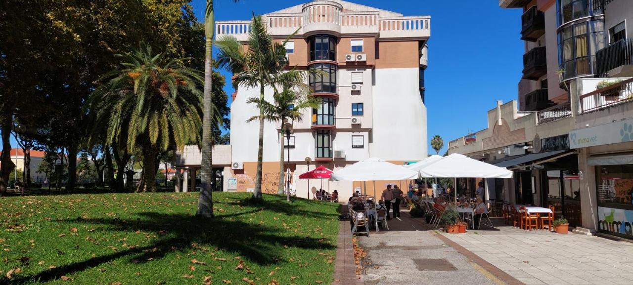 Apartamento Enjoy Lisbon Cascais Sintra 1200 Metres To Metro Blue Line Sintra Rail Line Free Parking Amadora Exterior foto