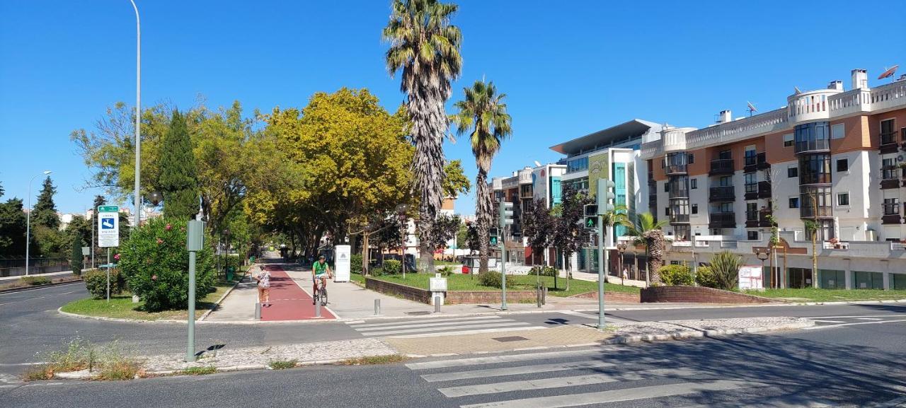 Apartamento Enjoy Lisbon Cascais Sintra 1200 Metres To Metro Blue Line Sintra Rail Line Free Parking Amadora Exterior foto